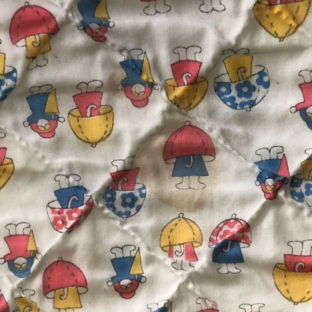 VTG Quilted Baby Blanket Umbrella Raincoat Novelty Print White Red Blue 34x34‎